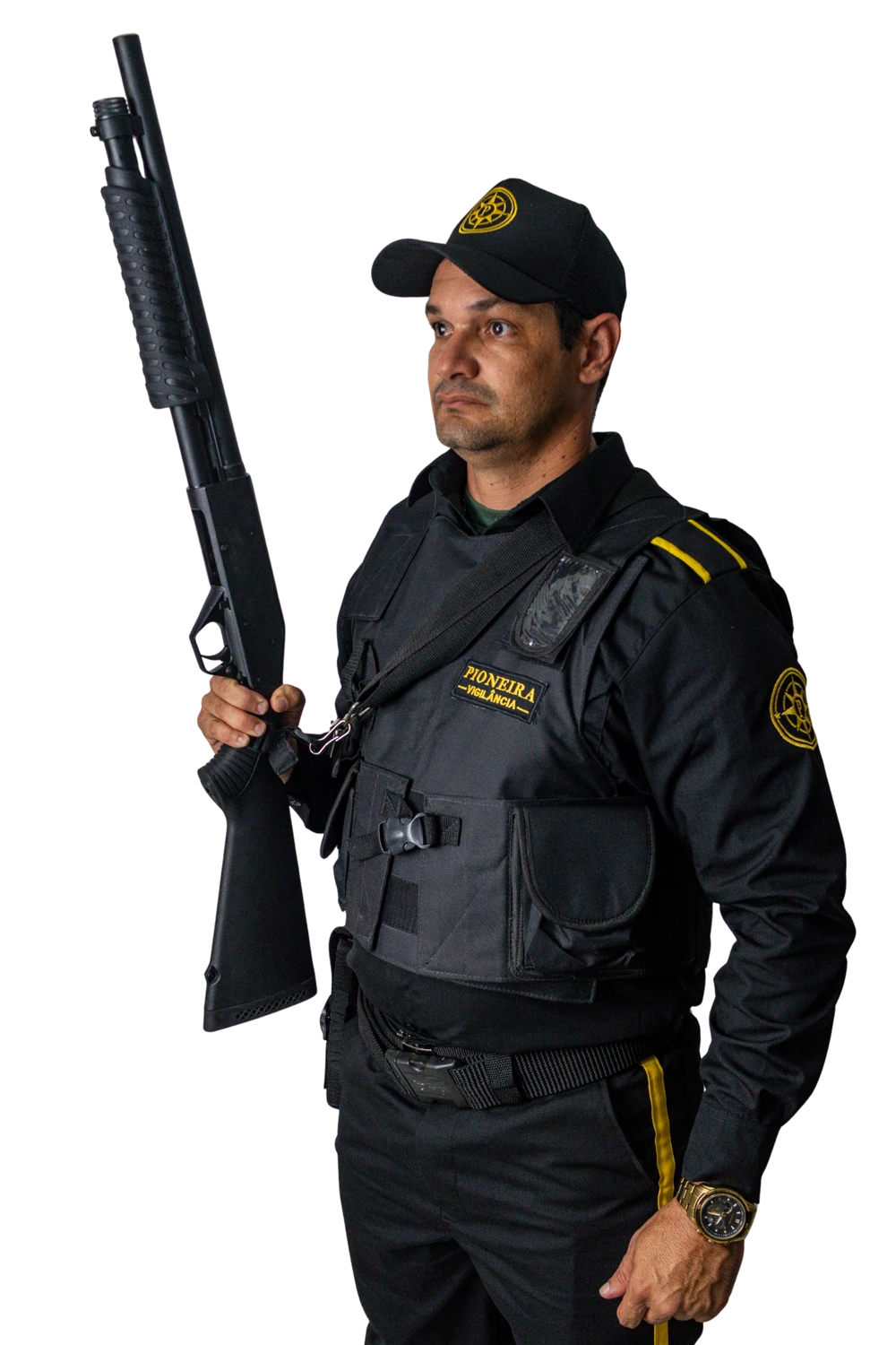 Profissional da Pioneira de lado com equipamento de escolta